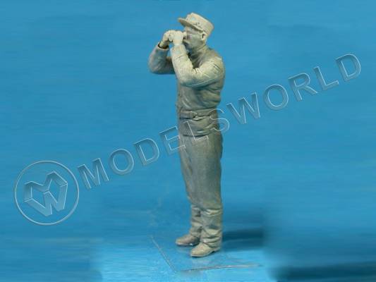 Фигура члена экипажа бельгийского бронеавтомобиля с биноклем. Масштаб 1:35