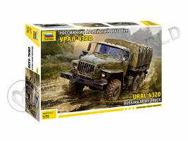 Склеиваемая пластиковая модель Российский армейский грузовик Урал-4320. Масштаб 1:72