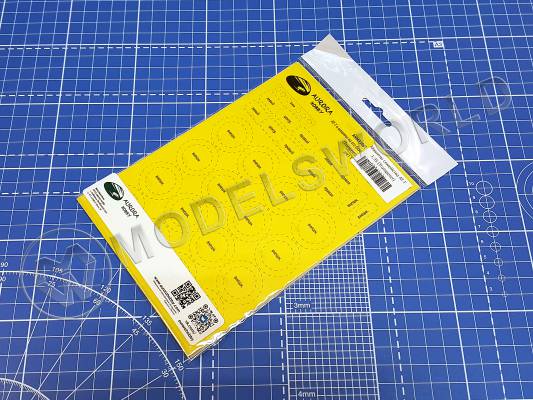 Окрасочная маска на машины семейства АТ-Т (катки+стекла), Trumpeter. Масштаб 1:35